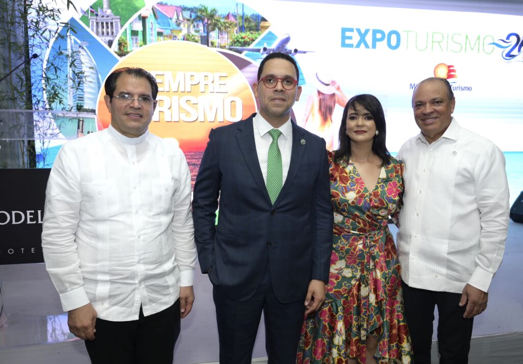 Secilio Espinal, Héctor Sánchez Navarro, Yanilsa Cruz y José Clase